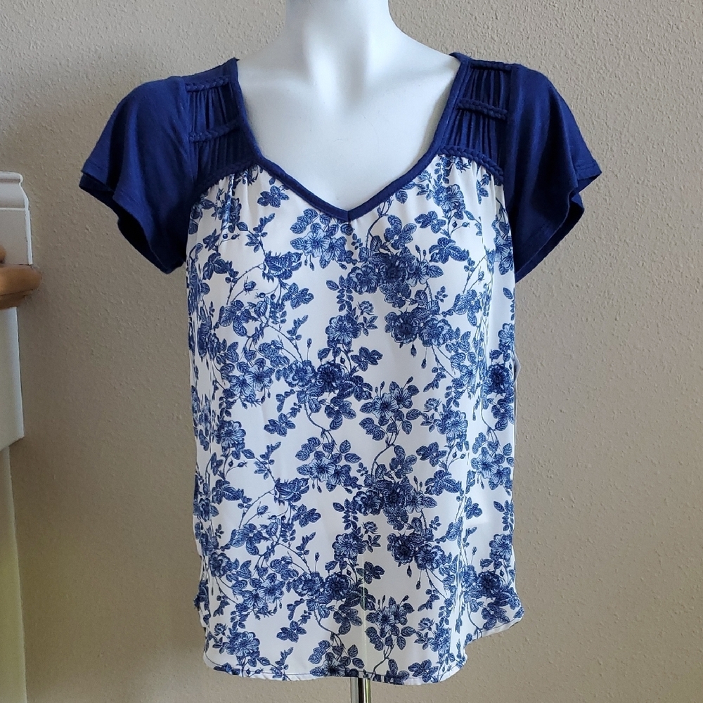 Womens Rewind Navy Blue Flutter Sleeve Blouse Top Size XS Floral Chiffon NWT